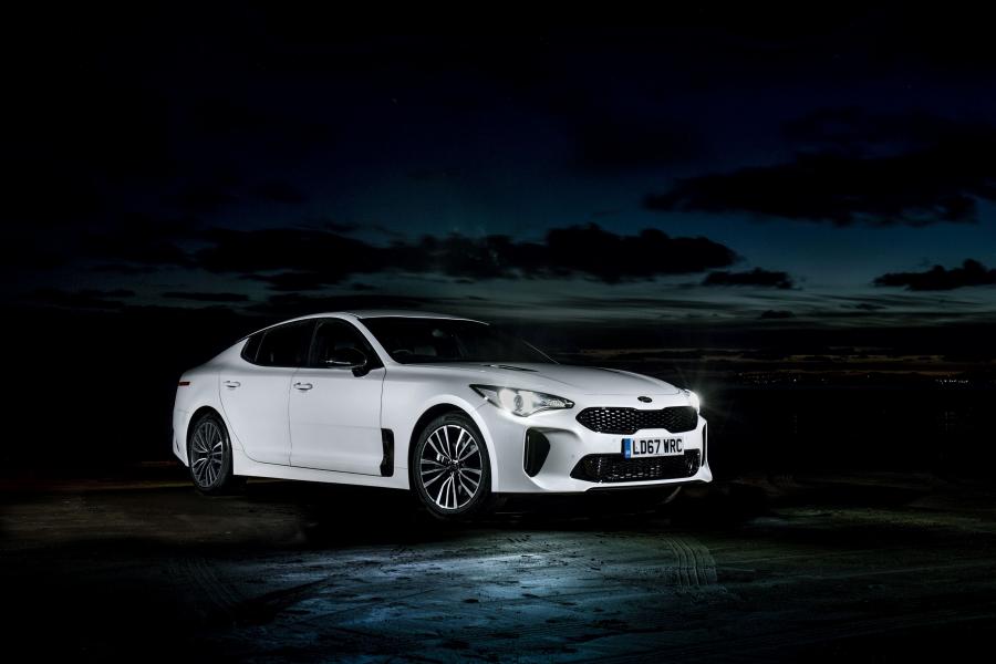  Kia Stinger GT-Line (CK) 2017 года  (UK) (фото 18 из 37)